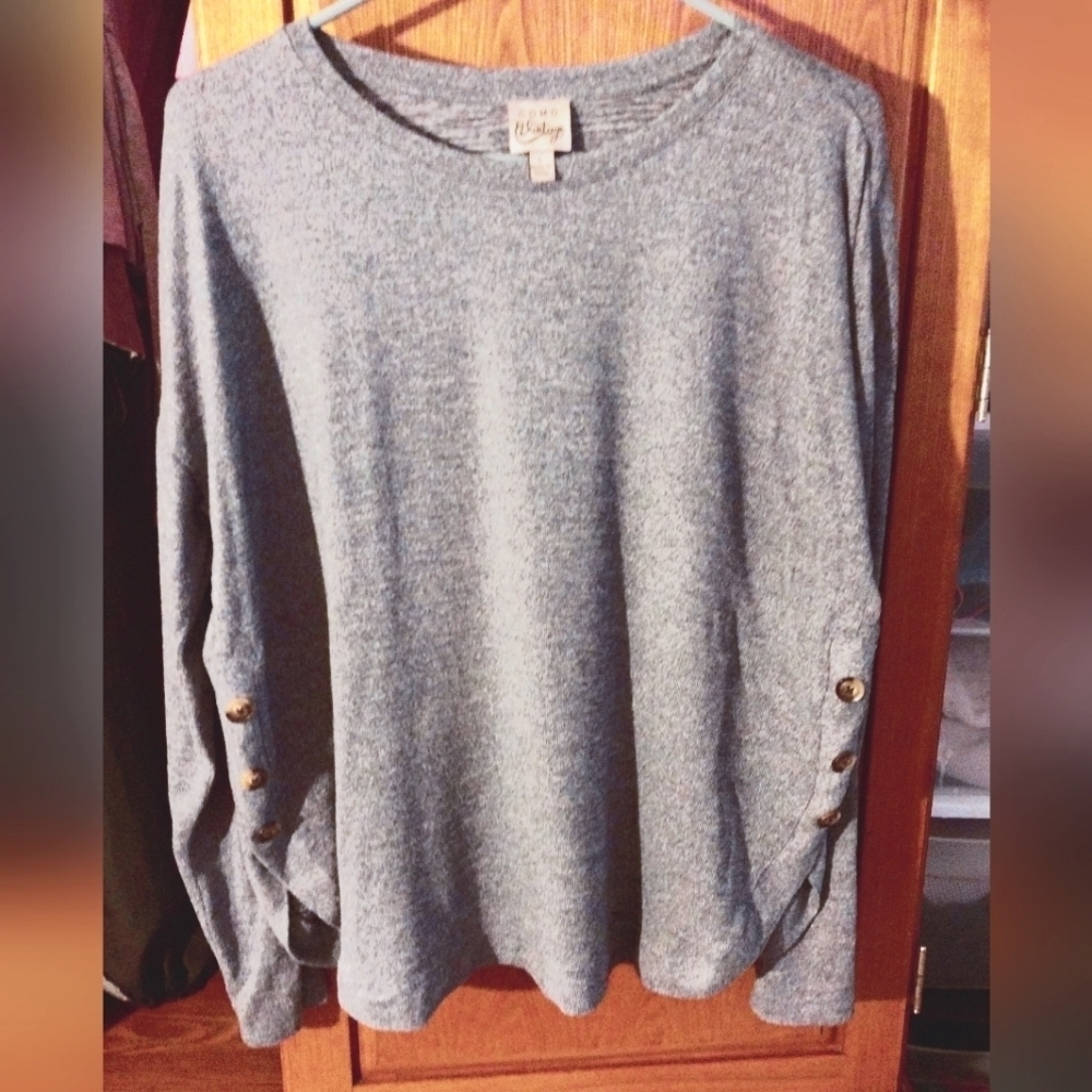 Crew neck knit sweater top with side button detail